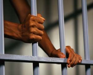 Detentos serram grades de celas e fogem do presdio Pascoal Ramos