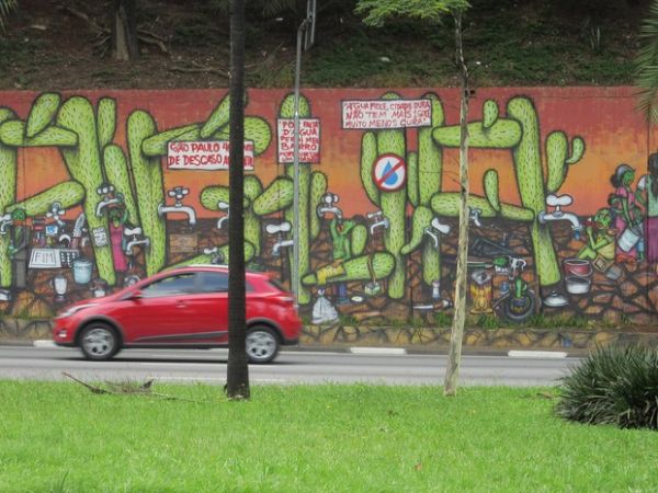 Grafiteiros desenham a crise em SP: 'troco iPhone 6 por dois litros de gua'