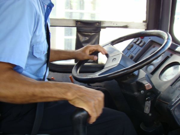MPE pede e Justia probe motoristas de nibus de atuarem como cobradores