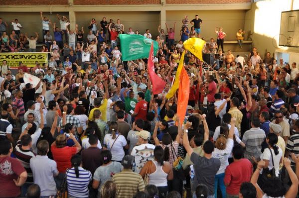 Rede de ensino de Cuiab deflagra greve por tempo indeterminado