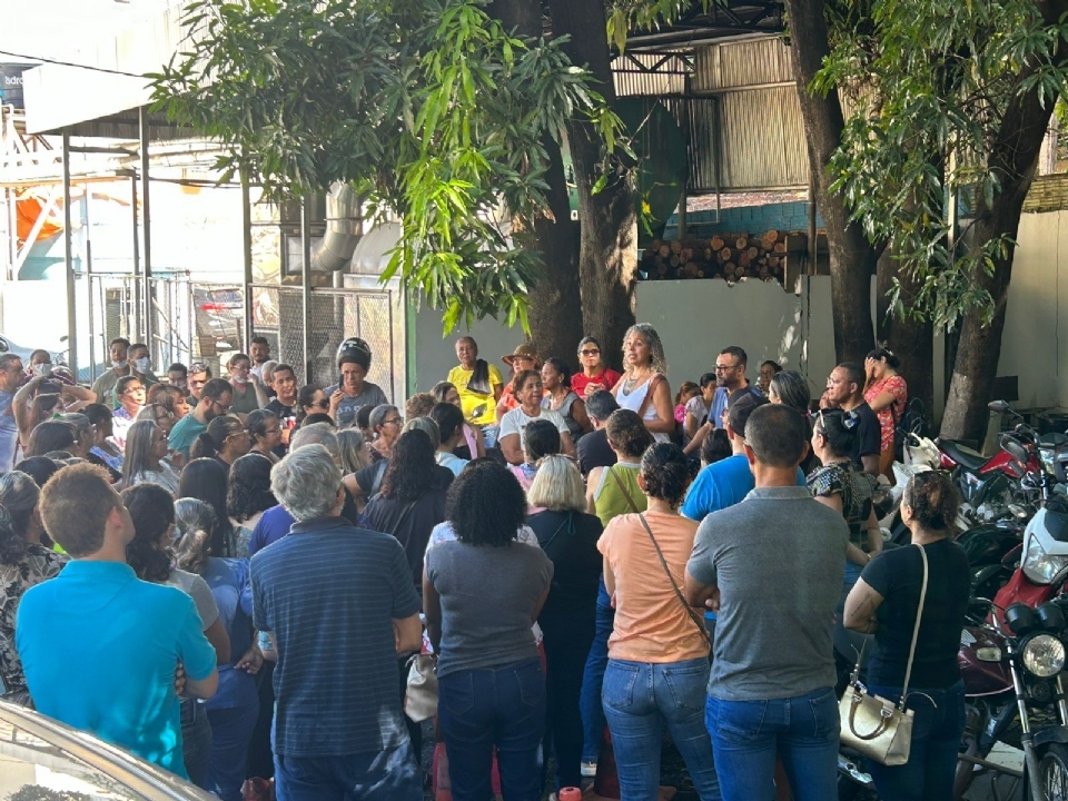 Sindicato realiza assembleia com servidores da Prefeitura de Cuiab aps ameaa de greve