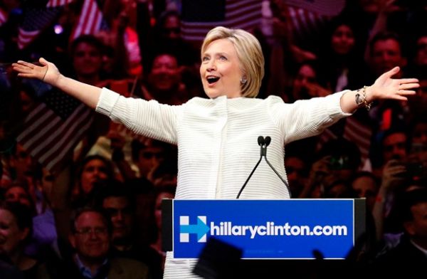 Hillary vence primrias na Califrnia, segundo imprensa americana
