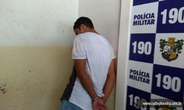 Homem  preso aps dirigir bbado, xingar e dar soco em policial militar