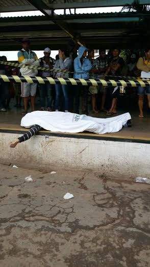 Estudante de Direito mata homem a facadas em terminal de nibus nesta manh
