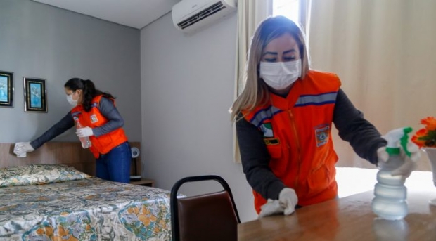 Conselho de Medicina pede que governador alugue quartos em hotis para profissionais da sade