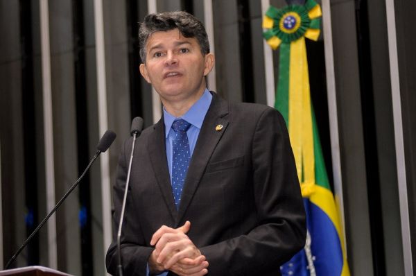 Passaredo cancela voo entre Rondonpolis e SP; senador Medeiros protesta contra deciso