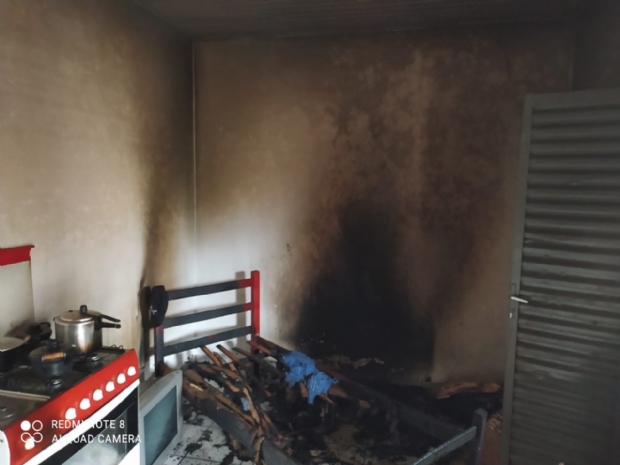 Residncia pega fogo e homem sofre queimaduras de 2 grau