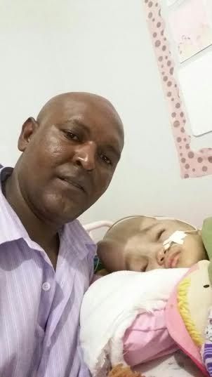 Impedido de trabalhar, pai de menina com hidranencefalia precisa de ajuda para criar seis filhos