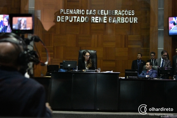 Plano de Governo de Mendes  lido em Plenrio e deputados preparam carta em apoio a grevistas