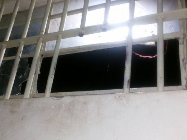 Agentes evitam fuga de 30 presos do raio 5 da PCE; ala abriga ladres de banco e 'Sandro Loco'