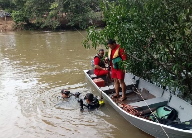 Jovem de 22 anos desaparece ao tentar atravessar rio para buscar barco
