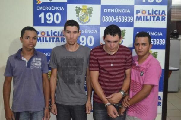 Quarteto que fora preso nesta tera-feira com R$ 82 mil roubados dos Correios