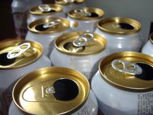 Quatro homens so presos roubando 12 caixinhas de cerveja em bairro de Cuiab