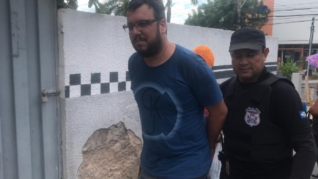 Polcia cumpre novo mandado de priso contra jornalista acusado de crimes sexuais e ameaa
