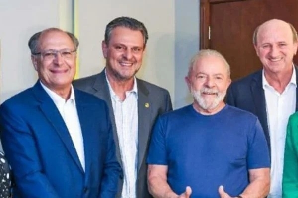 Lula e Bolsonaro se aproximam de empresrios do agronegcio em Mato Grosso por apoio e doaes