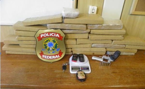droga e arma apreendidos pela PF de Barra
