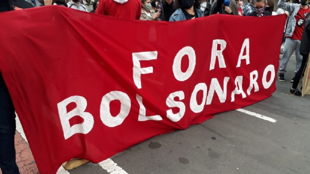 Manifestantes organizam protesto nas ruas de Cuiab contra Bolsonaro
