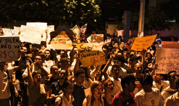 Governo e Prefeitura se esvaziam antes do protesto; 30 mil so esperados