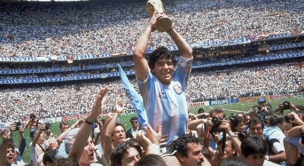 Morre Diego Maradona aps parada cardiorrespiratria, afirma jornal