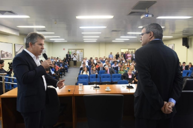 Governador Mauro Mendes (esq.) e o procurador-geral de Justia, Jos Antnio Borges (dir.