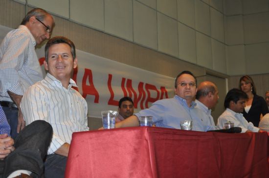 Candidatos a vereador 'rebeldes' do PTB declaram apoio a Mauro Mendes