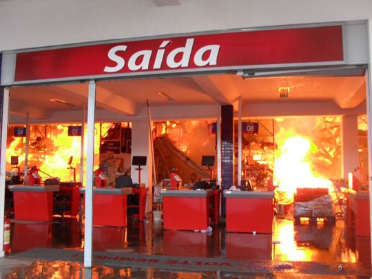 Supermercado  incendiado na madrugada desta quinta-feira