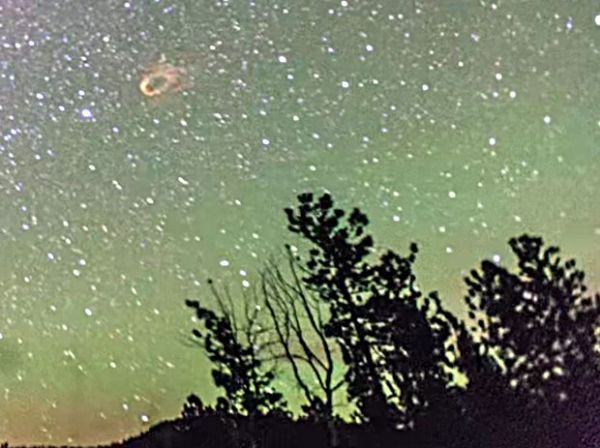 Fotgrafo filma momento em que meteoro explode ao atingir atmosfera