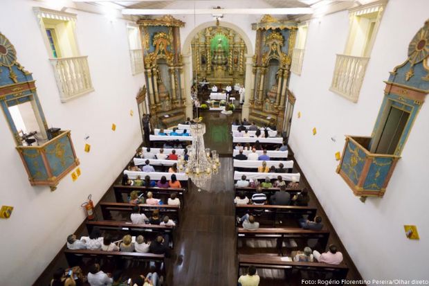 Igrejas catlicas de Cuiab e Vrzea Grande, neste domingo, levaram cobrana do Papa Francisco por convivncia familiar 