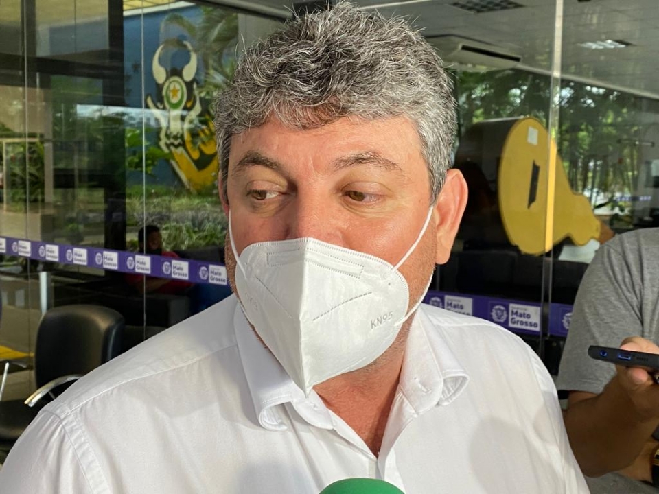Moretto v dificuldades em Bolsonaro conseguir comando de algum dos partidos que avalia se filiar