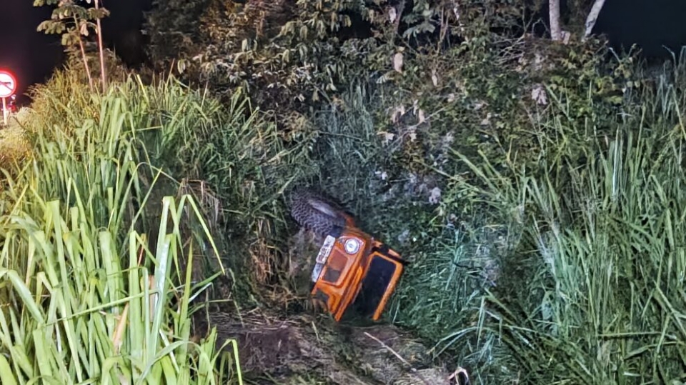 Condutor perde controle de carro, cai em ribanceira e passageiro morre na MT-220