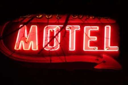 Homem tenta matar ex-mulher em motel; vtima  salva por funcionrios