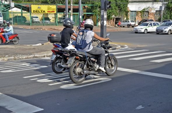 Cuiab cria espao exclusivo para motos prximo a semforos e faixa de pedestres