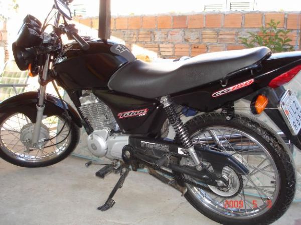 Dupla assalta uma sorveteria, leva R$ 250 e foge de moto em Rondonpolis
