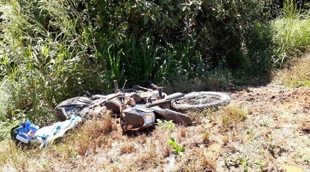 Corpo de homem  encontrado ao lado de motocicleta  s margens de rodovia