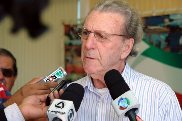 Ex-prefeito de Vrzea Grande  internado na UTI aps cair e bater com a cabea