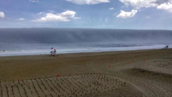 Iluso de tica faz neblina parecer onda gigante em Nova Jersey