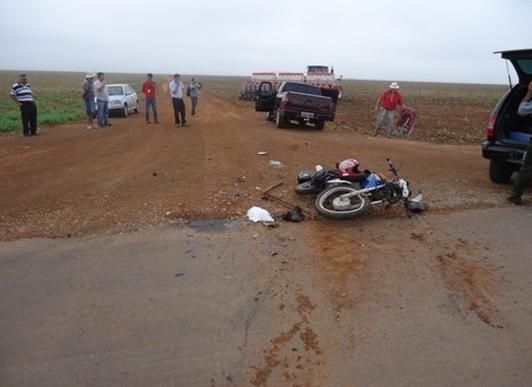 Homem morre aps acidente entre motocicleta e caminhonete em MT