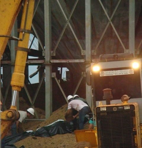 Dois trabalhadores sofrem politraumatismo e morrem aps cair de silo