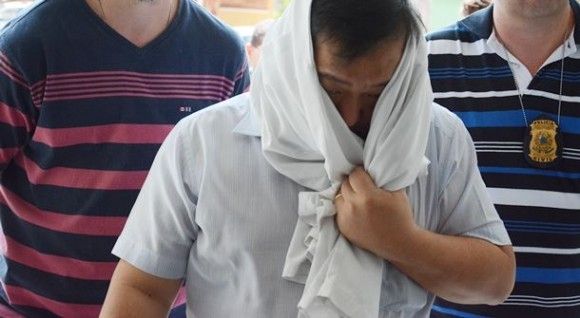 Mdico acusado de abusar de pacientes durante cirurgia  preso pela polcia