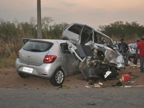 Acidente em estrada de terra deixa sete feridos e dois mortos