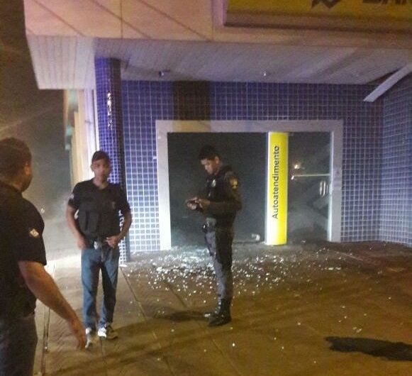 Bandidos atacam mais uma agncia do Banco do Brasil e explodem caixa eletrnico