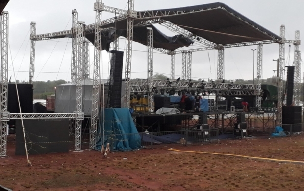 Forte chuva danifica palco e cancela shows em cidade de Mato Grosso