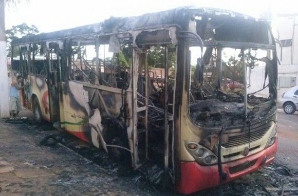 nibus  incendiado durante a madrugada em Rondonpolis