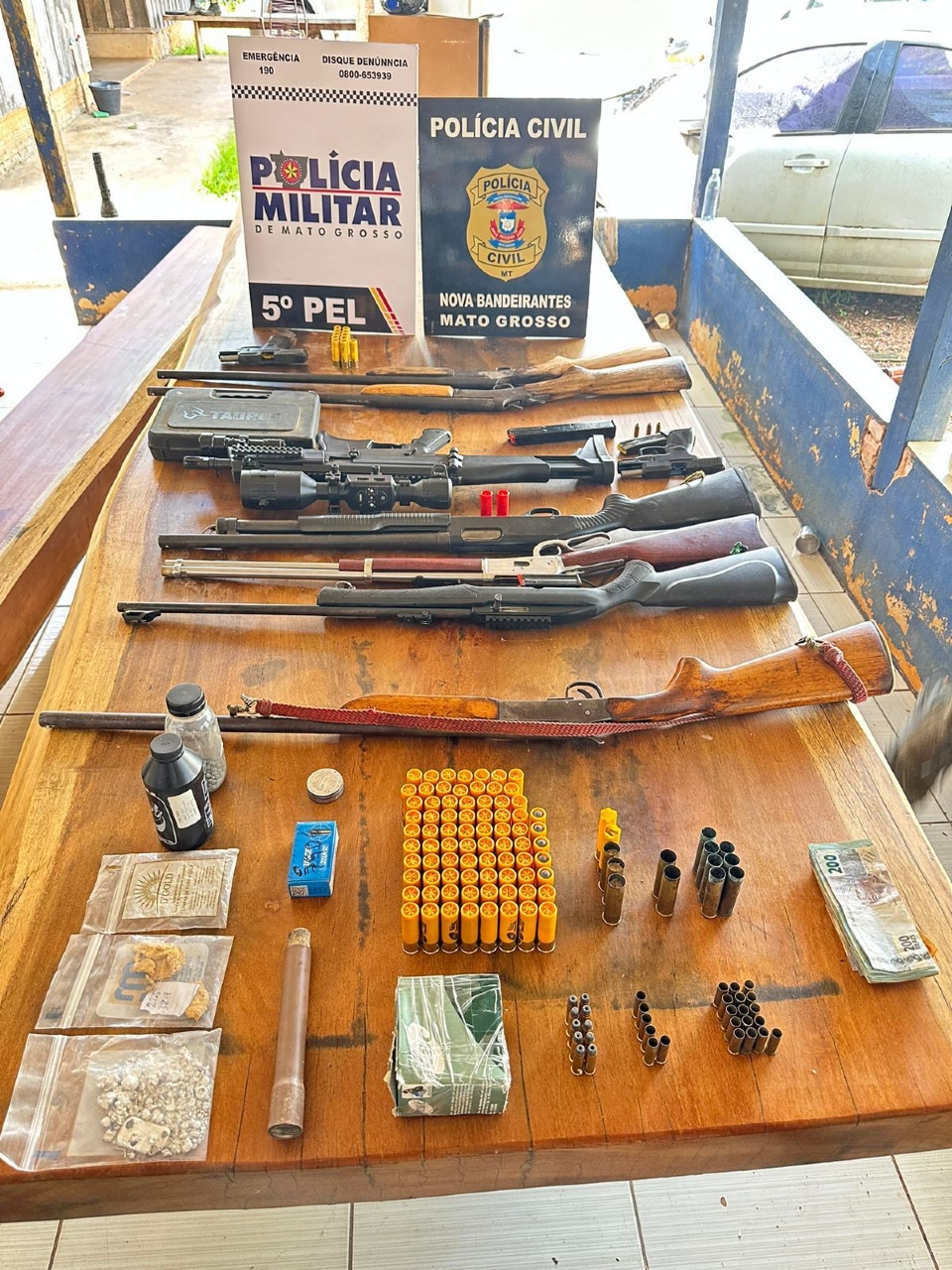 Polcia deflagra operao e prende 5 em garimpo; armas e ouro sem origem legal so apreendidos