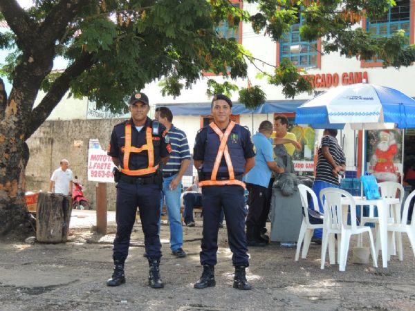 Policiais Militares fazem a segurana na regio central da capital durante a Operao Saque Seguro