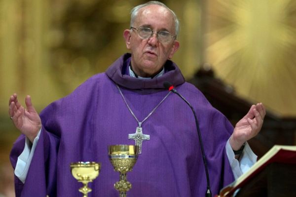 Arcebispo de Buenos Aires  eleito novo Papa e pe fim ao conclave veja imagens