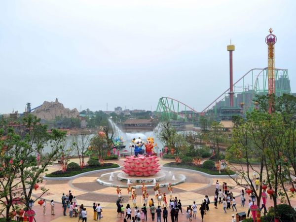 Homem mais rico da China declara guerra  Disney com parque Wanda