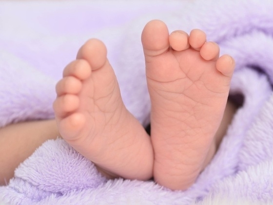 Beb de trs dias morre por falta de UTI neonatal