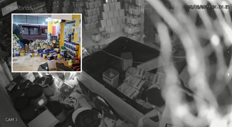Dupla usa picape e invade loja de tintas na Carmindo de Campos