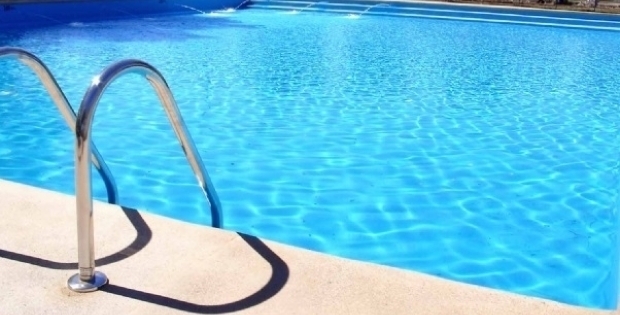 Menina de trs anos morre afogada aps cair em piscina em VG